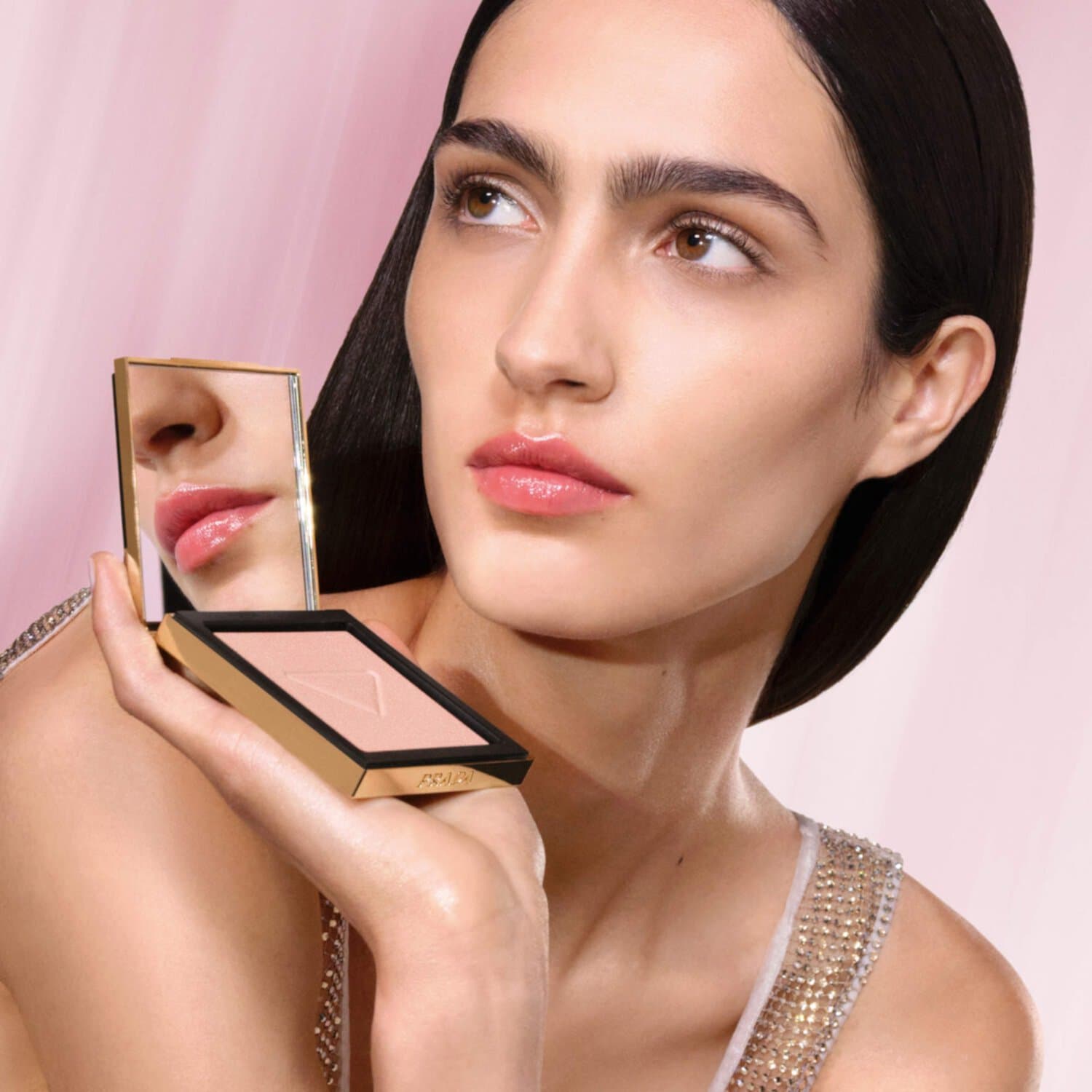 Prada Сияющий хайлайтер, Light Glowing Highlighter Powder 1 - champagne 2