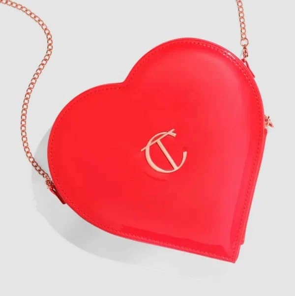 Лимитированная косметичка L.O.V.E. BAG LIMITED EDITION RED