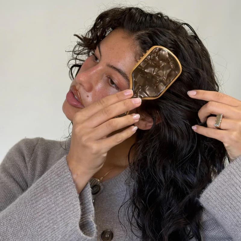 MINI BAMBOO PADDLE BRUSH IN TOASTED SUGAR, Миниатюрная бамбуковая щетка для волос (15*6 см) 2