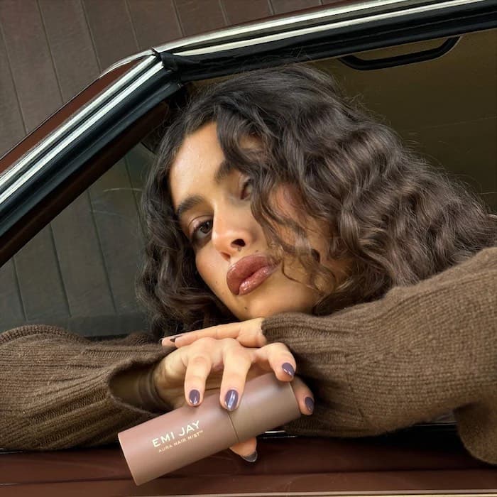 Emi Jay  Aura Hair & Body Fragrance Mist in Toasted Sugar Мист-спрей для волос и тела с ароматом жжёного сахара, ванили и амбры; 53 мл 3