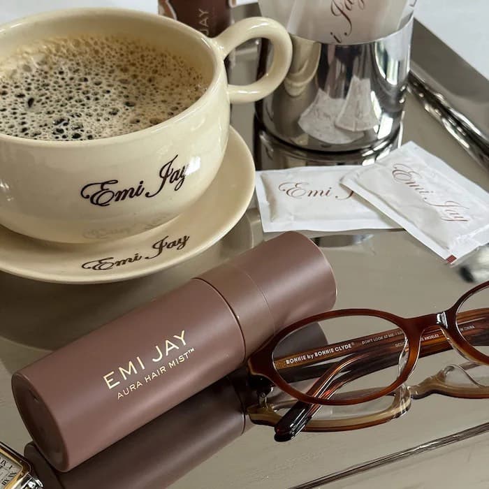 Emi Jay  Aura Hair & Body Fragrance Mist in Toasted Sugar Мист-спрей для волос и тела с ароматом жжёного сахара, ванили и амбры; 53 мл 9