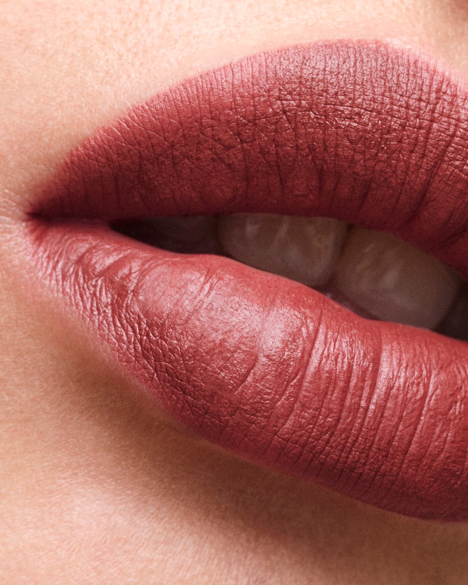 Prada beauty Gift Set (помада В02, 1,3 гр + кушон LC5) 6