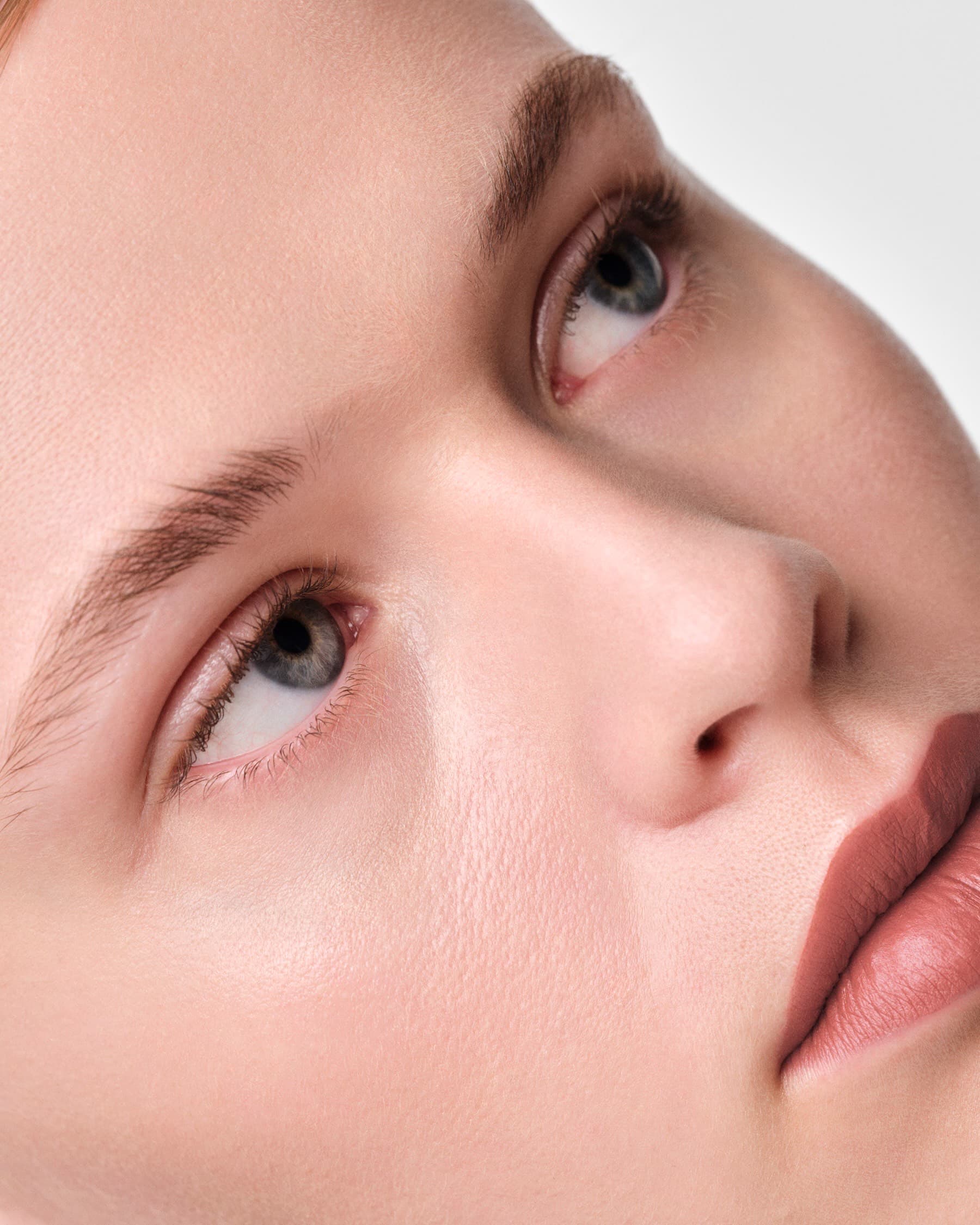 Prada beauty Gift Set (помада В02, 1,3 гр + кушон LC5) 7