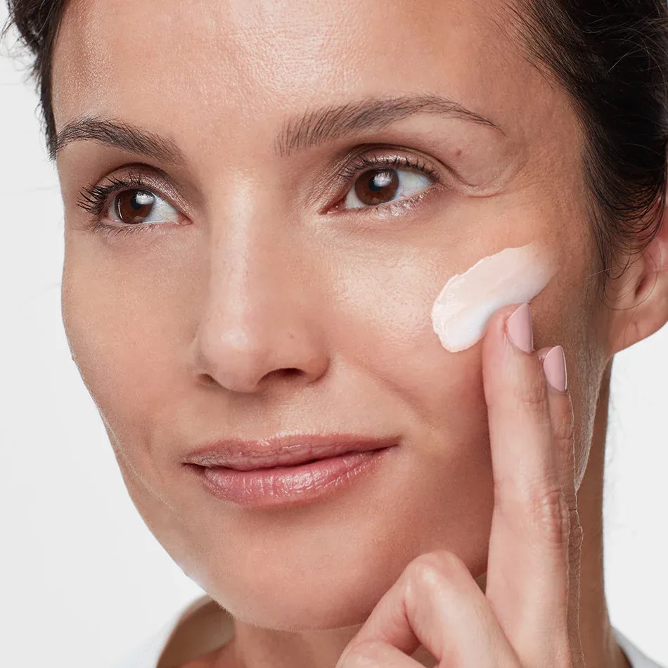 Hydropeptide SOLAR DEFENSE TINTED SPF 30 Солнцезащитный увлажняющий крем для лица с тональным эффектом SPF 30 50 мл 3