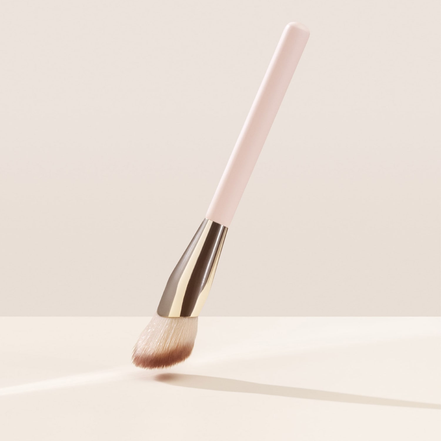 RARE Кисть для румян BEAUTY SOFT PINCH PINCEAU BLUSH BRUSH 2