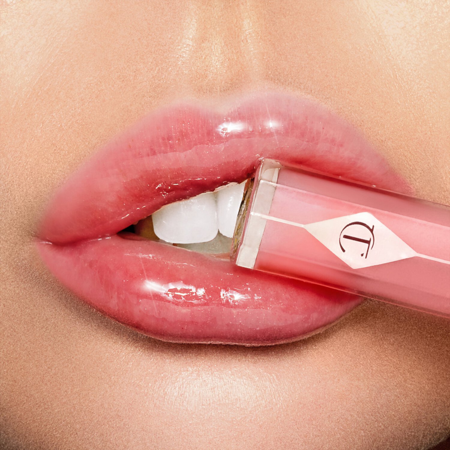 Charlotte Tilbury Увлажняющий блеск для губ  Lip Lustre оттенок Hall Of Fame 2