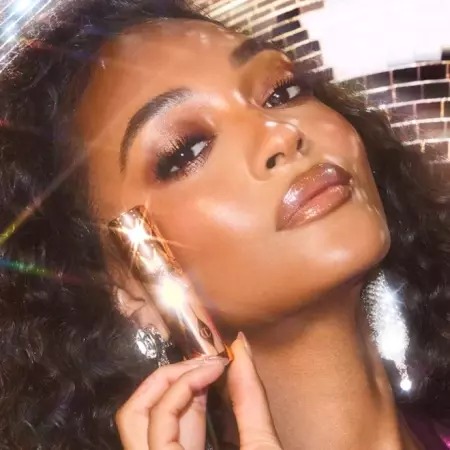Charlotte Tilbury Набор для макияжа губ и щёк SUPER NUDES SPOTLIGHT ICONIC LIP AND CHEEK KIT (карандаш, блеск, хайлайтер) 2