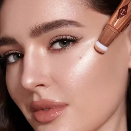 Charlotte Tilbury Набор для макияжа губ и щёк SUPER NUDES SPOTLIGHT ICONIC LIP AND CHEEK KIT (карандаш, блеск, хайлайтер) 3