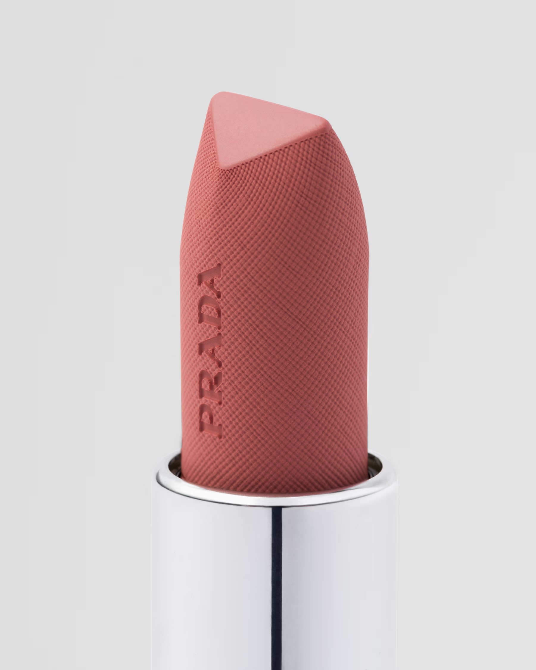 Prada beauty Gift Set (помада В02, 1,3 гр + кушон LC5) 4