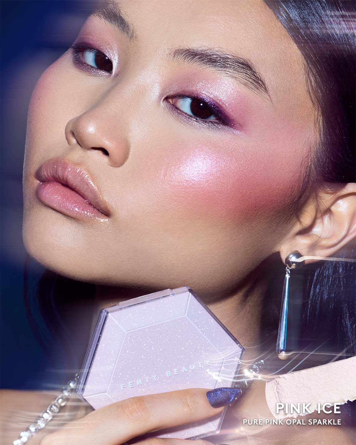 Fenty Beauty Diamond Bomb All-Over Veil оттенок 04 Pink Ice 8g,  Хайлайтер-пудра для лица 2
