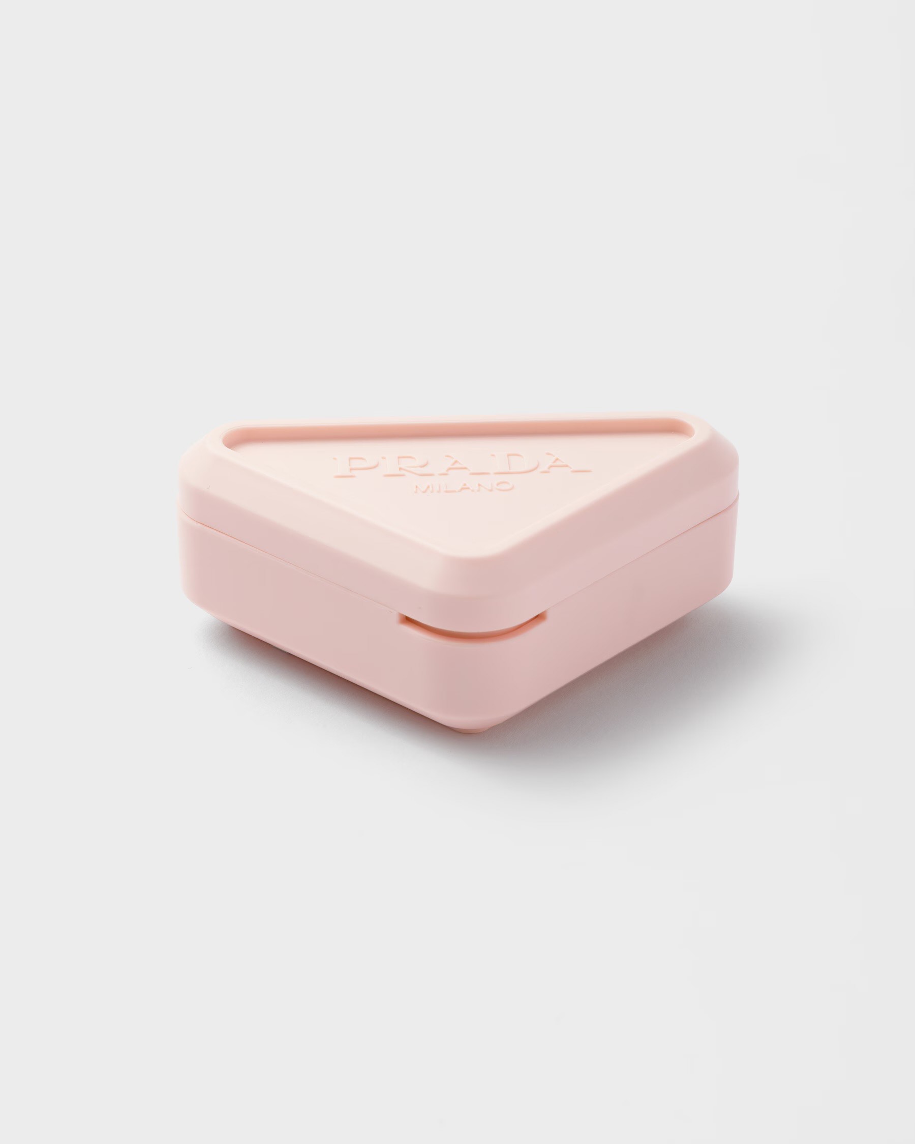 Prada румяна  Touch Cream to Powder Blush  color в оттенке P71 Bow, 3,5гр 2