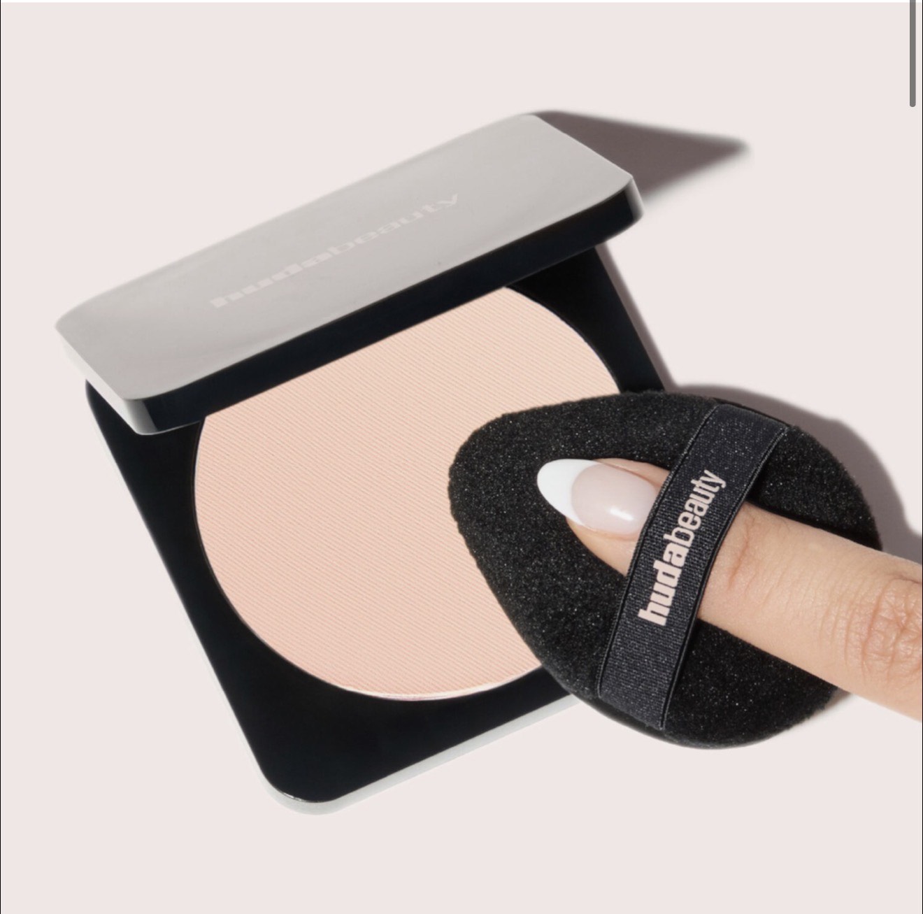 Huda Beauty Двусторонний спонж и пуховка Easy Bake Marshmallow для легкого нанесения и исправления макияжа 2