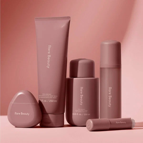 Rare Beauty Find Comfort Отшелушивающий гель для душа Gentle Exfoliating Body Wash 4
