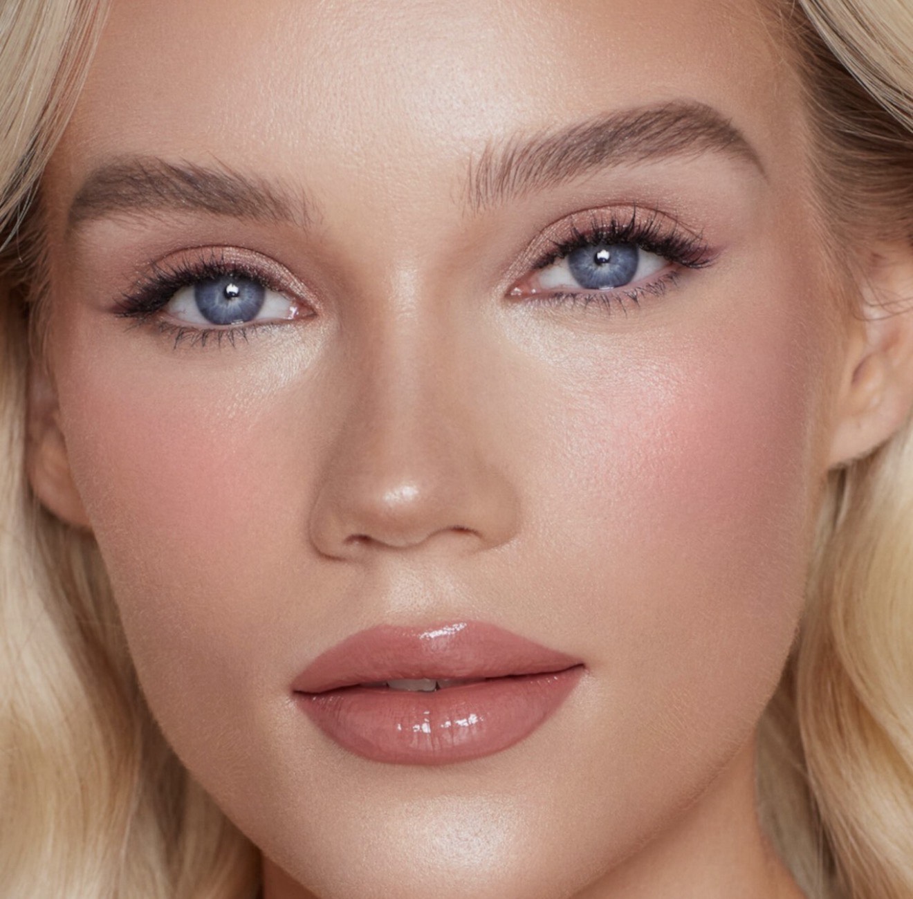 Charlotte Tilbury румяна жидкие  MATTE BEAUTY BLUSH WAND,  PILLOW TALK (без коробки) 2