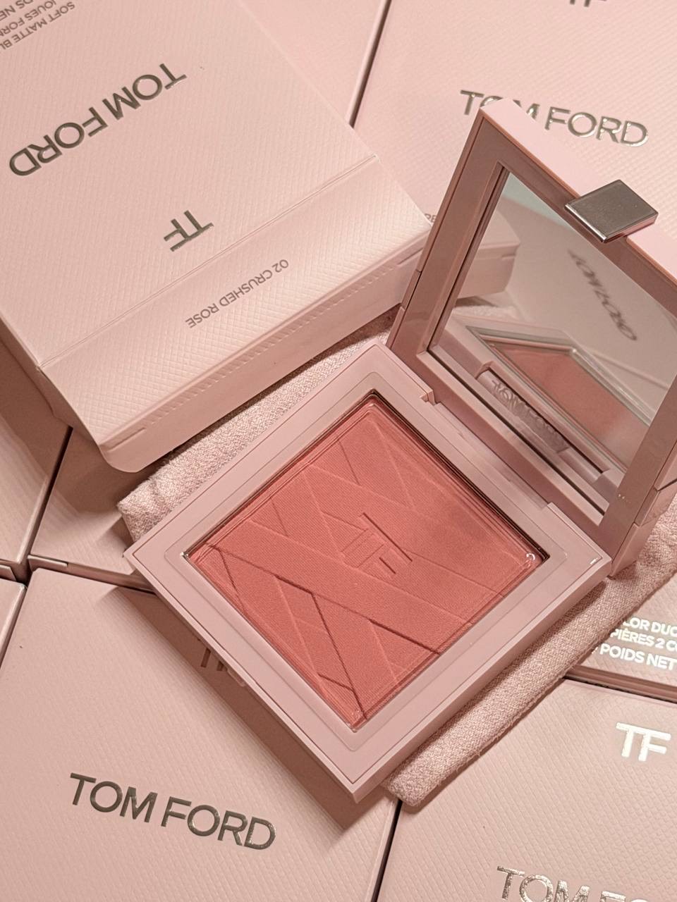 Tom Ford Румяна для лица Architecture Soft Matte Cream-to-Powder Blush, оттенок 02 Crushed Rose (11g) 3