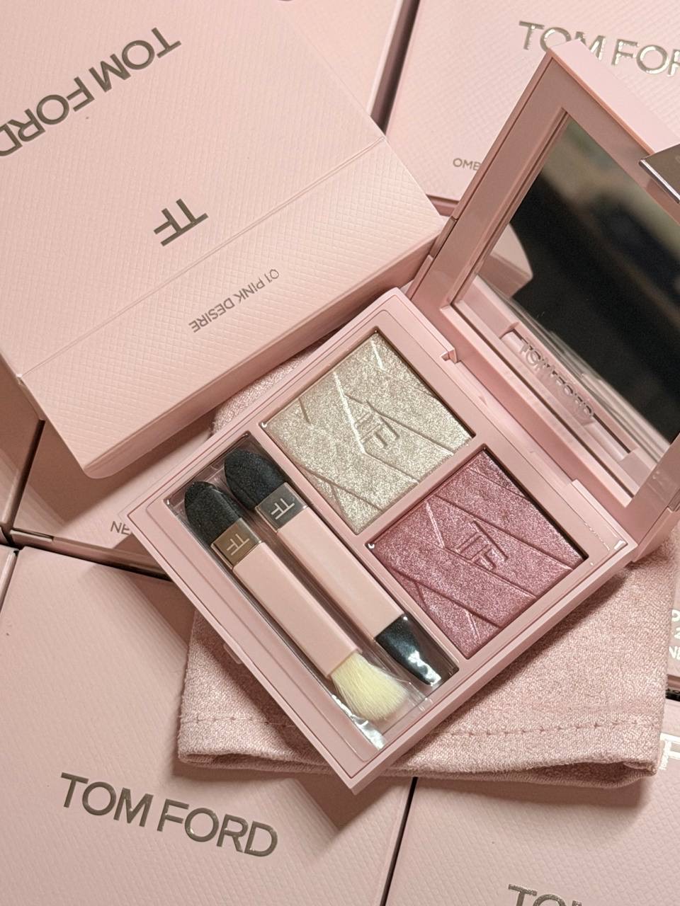TOM FORD  Тени для век Eye Color Duo Lumiere, 01 Pink Desire 4