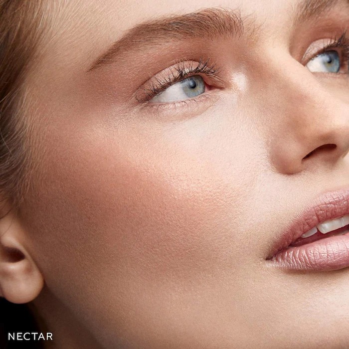 Westman Atelier Кремовый хайлайтер в стике Lit Up Glassy Gel Highlighter Stick.  Nectar 3