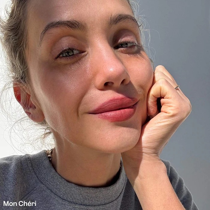 VIOLETTE_FR Матовая помада-бальзам для губ BISOU BALM Sheer Matte Lipstick, Mon Cheri 3
